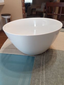 White ceramic bowl, oven and dishwasher safe