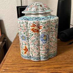 Vintage Porcelain Hand Paint Decoration Vase .