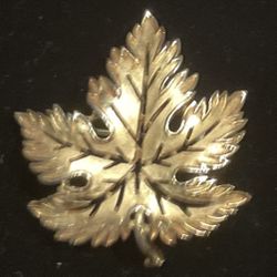 Crown Trifari Maple Leaf Brooch Gold Tone