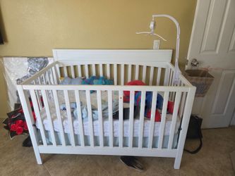 Graico Crib and mattress