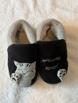 Cat Embroidered Plush Slippers
