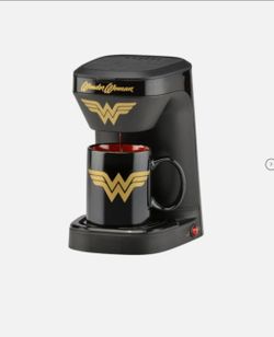 Wonder Woman Single-Serve Coffee Maker with Mug