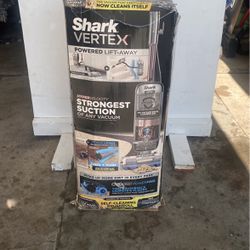 Shark Vertex Powered Lift Away