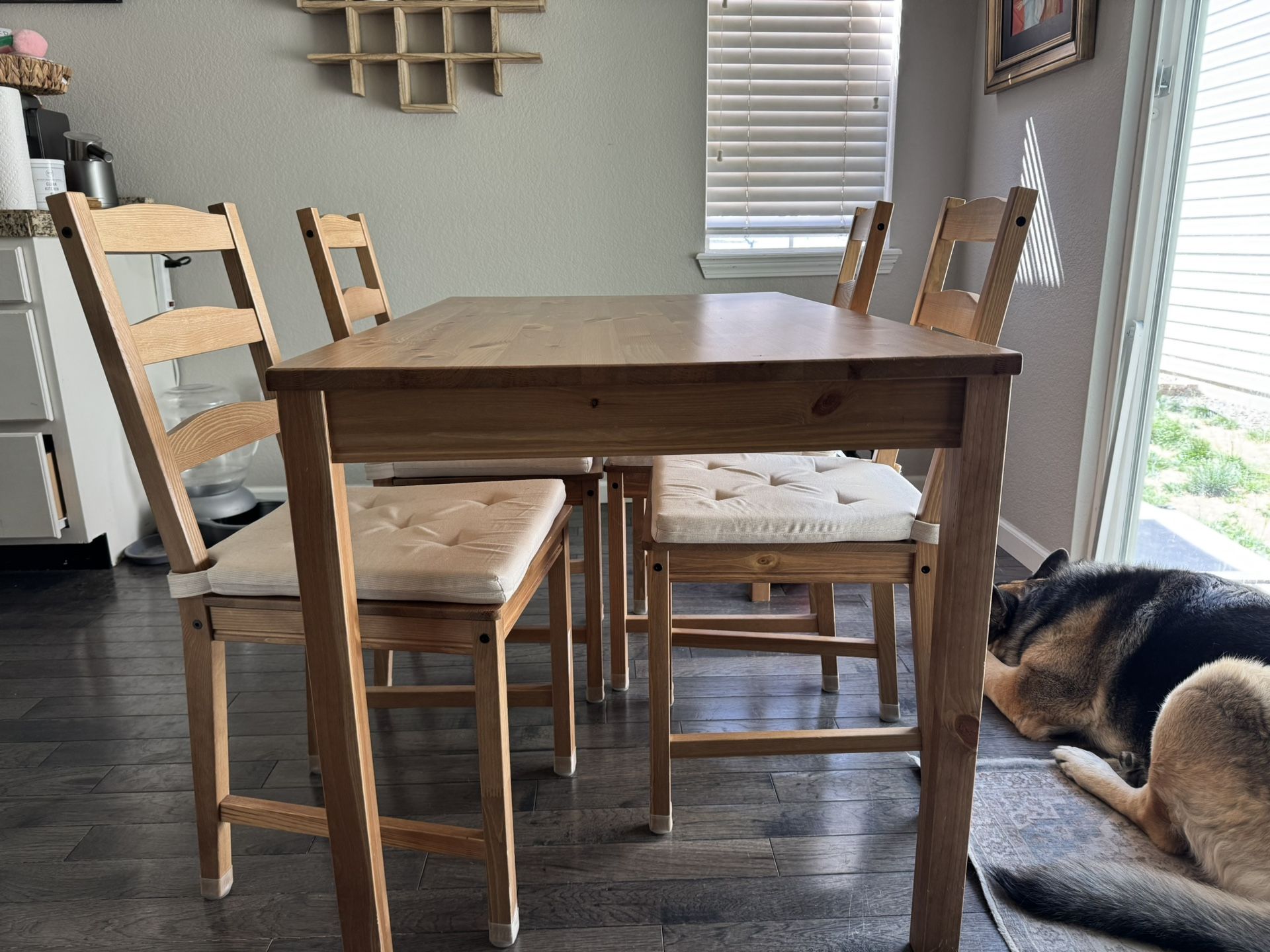 Kitchen Table With 4 Chairs