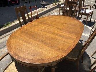 Beautiful Kitchen Table/6 Chairs