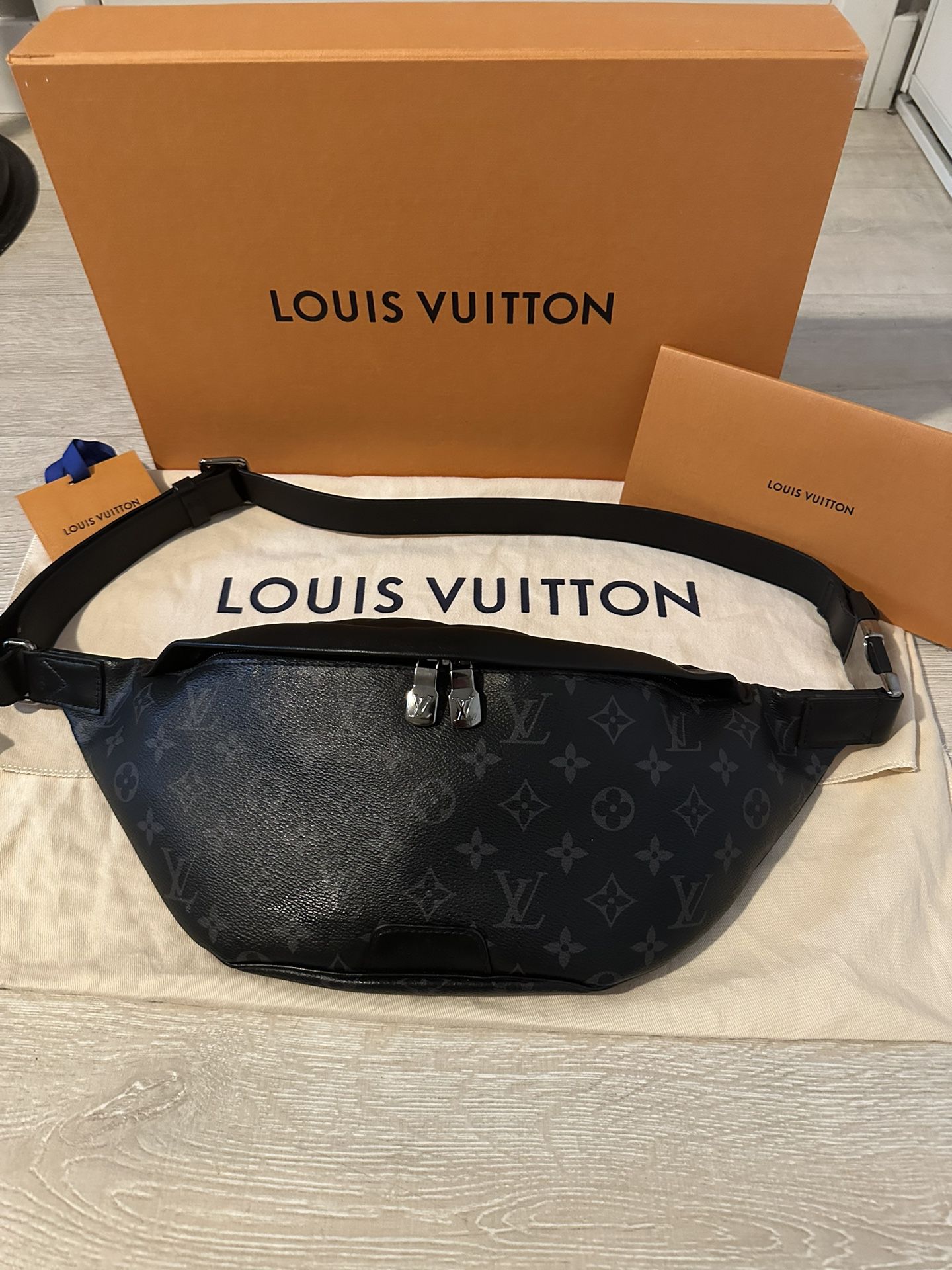 Shop Louis Vuitton Discovery Discovery bumbag pm (M46035) by
