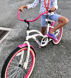 Avigo 24 inch Malibu Cruiser Bike Girls Bicycle for Sale in