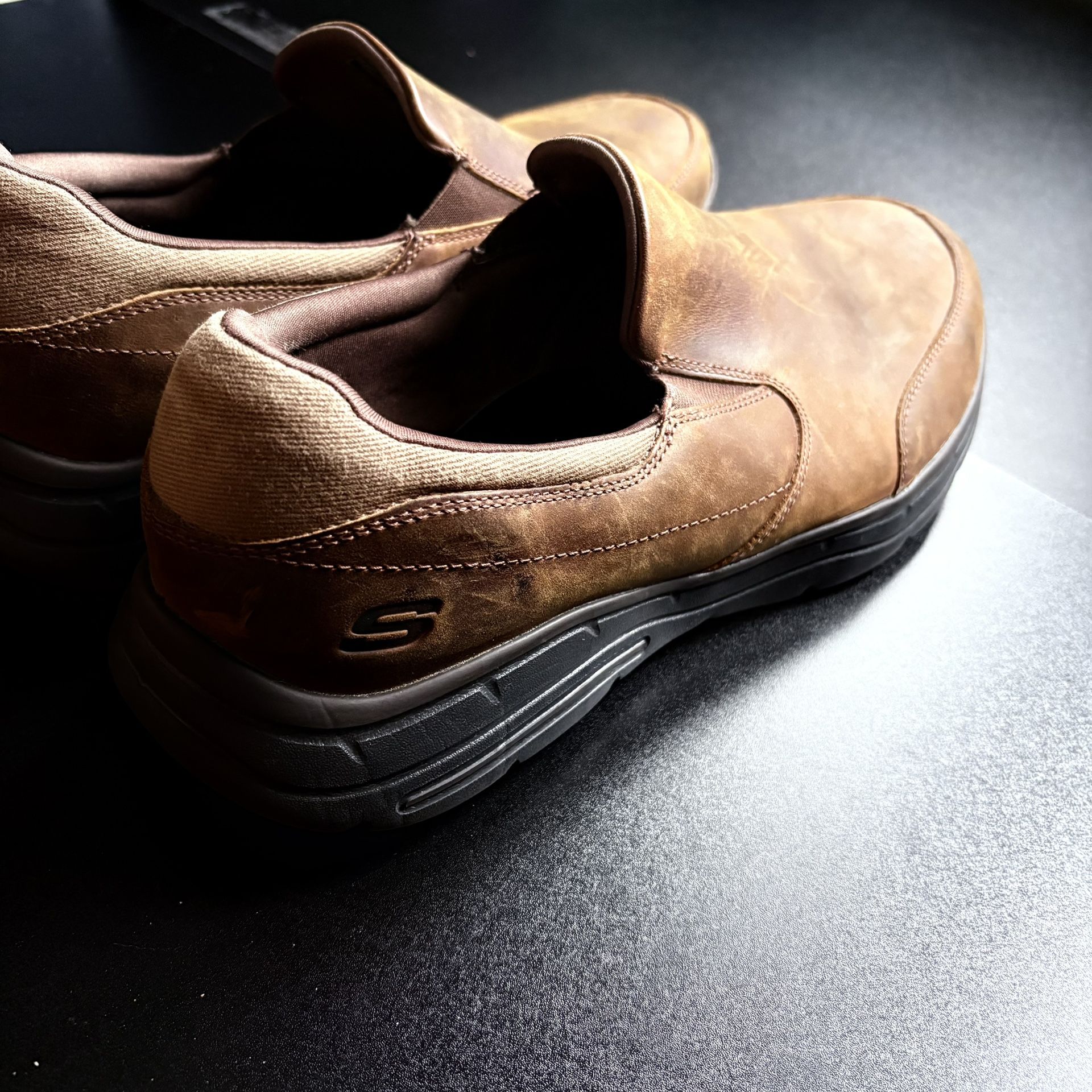 Skechers Men's Brown Slip-On Glides Calculous Loafer brown leather size 13 walk