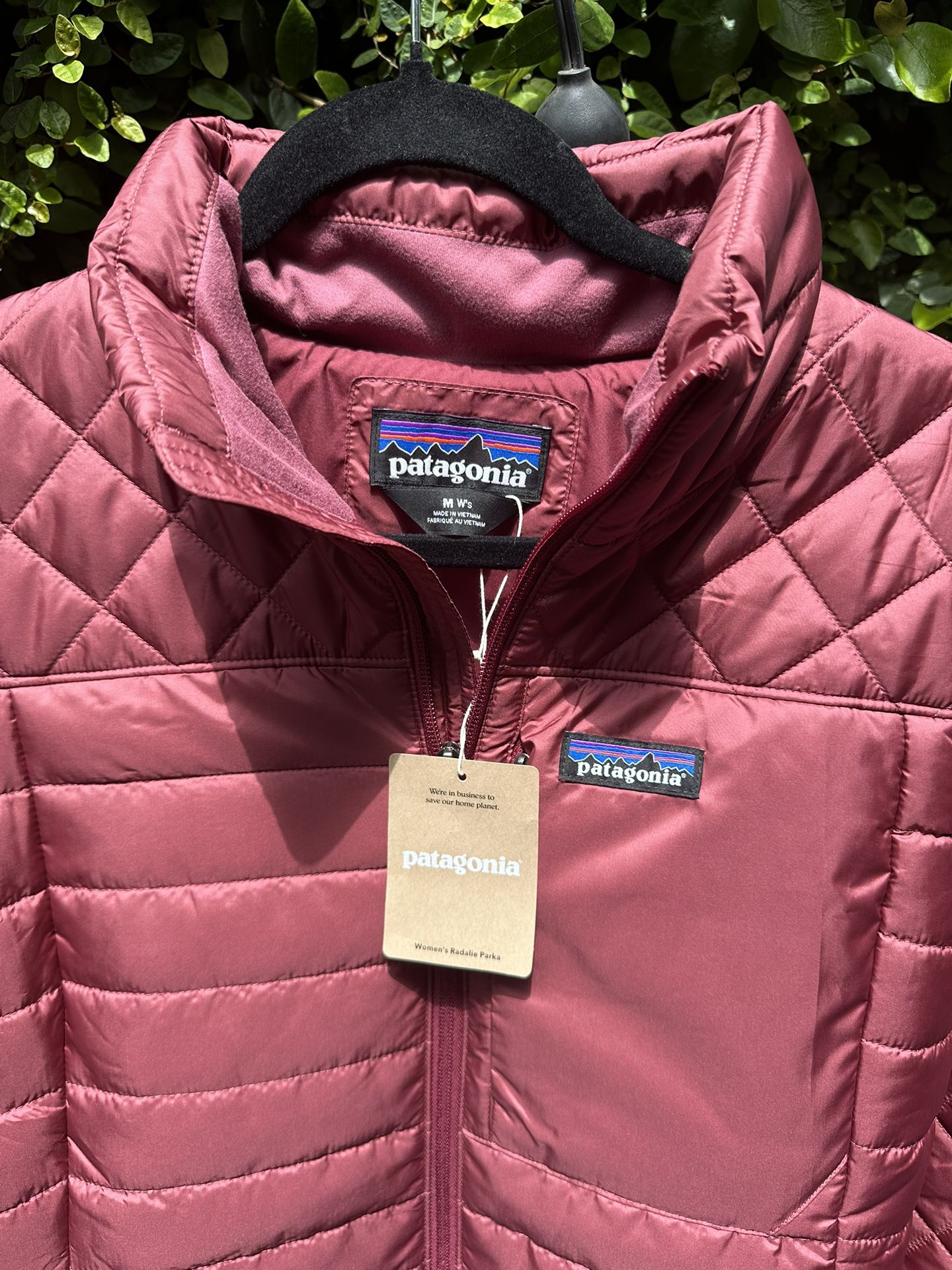 New: Patagonia Women’s Parka Size: Med