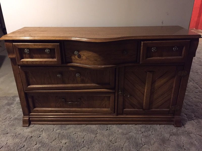 Antique Dresser in good condition