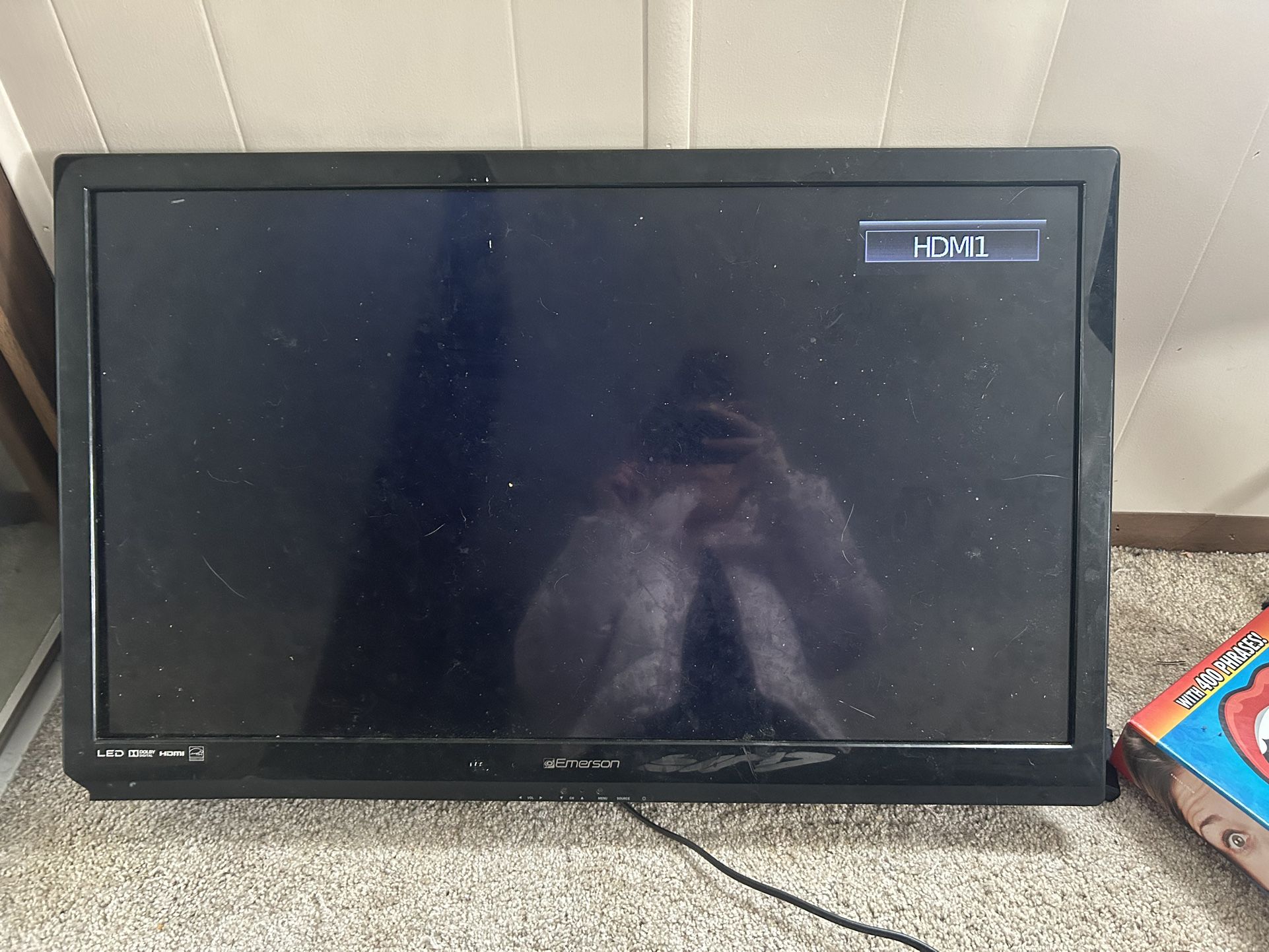 27.5 In Emerson Flat Screen