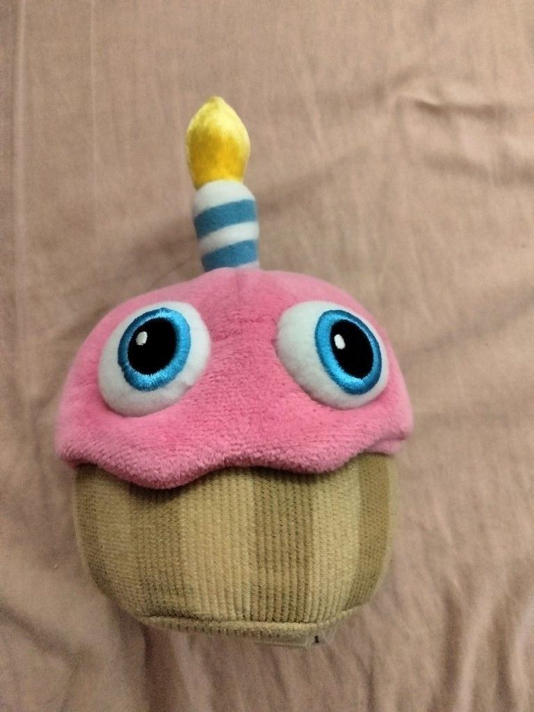 Cupcake Carl Fnaf plushie