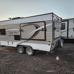 2018 sportsmen 20ft hybrid trailer 3100lbs sleeps 10 -