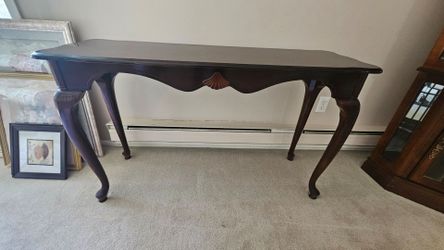 Queen Anne Style Dark Wood Console/Sofa Table