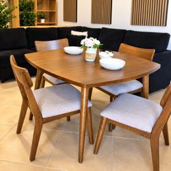 Mid-Century Dining Table and 4 Chairs Set