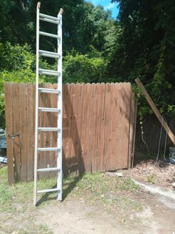 Aluminum extension ladder in good shape