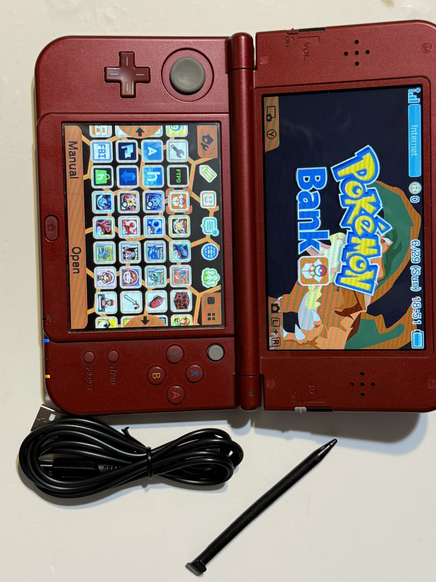 Red Nintendo New 3DS XL