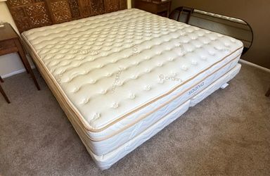 Saatva Organic king Mattress with foundation and frame like new