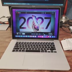 15in MacBook Pro Laptop. Core i7, Radeon R9, 500GB, 16GB ram, 15