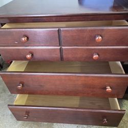 Nice dresser good condition..