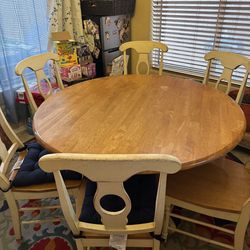 Dining /kitchen table 6 chairs