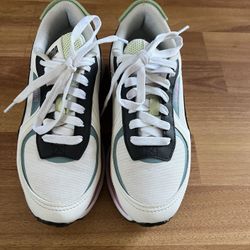 Puma Women Sz 6