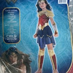 Girls Wonder Woman Costume Size: Medium (child)
