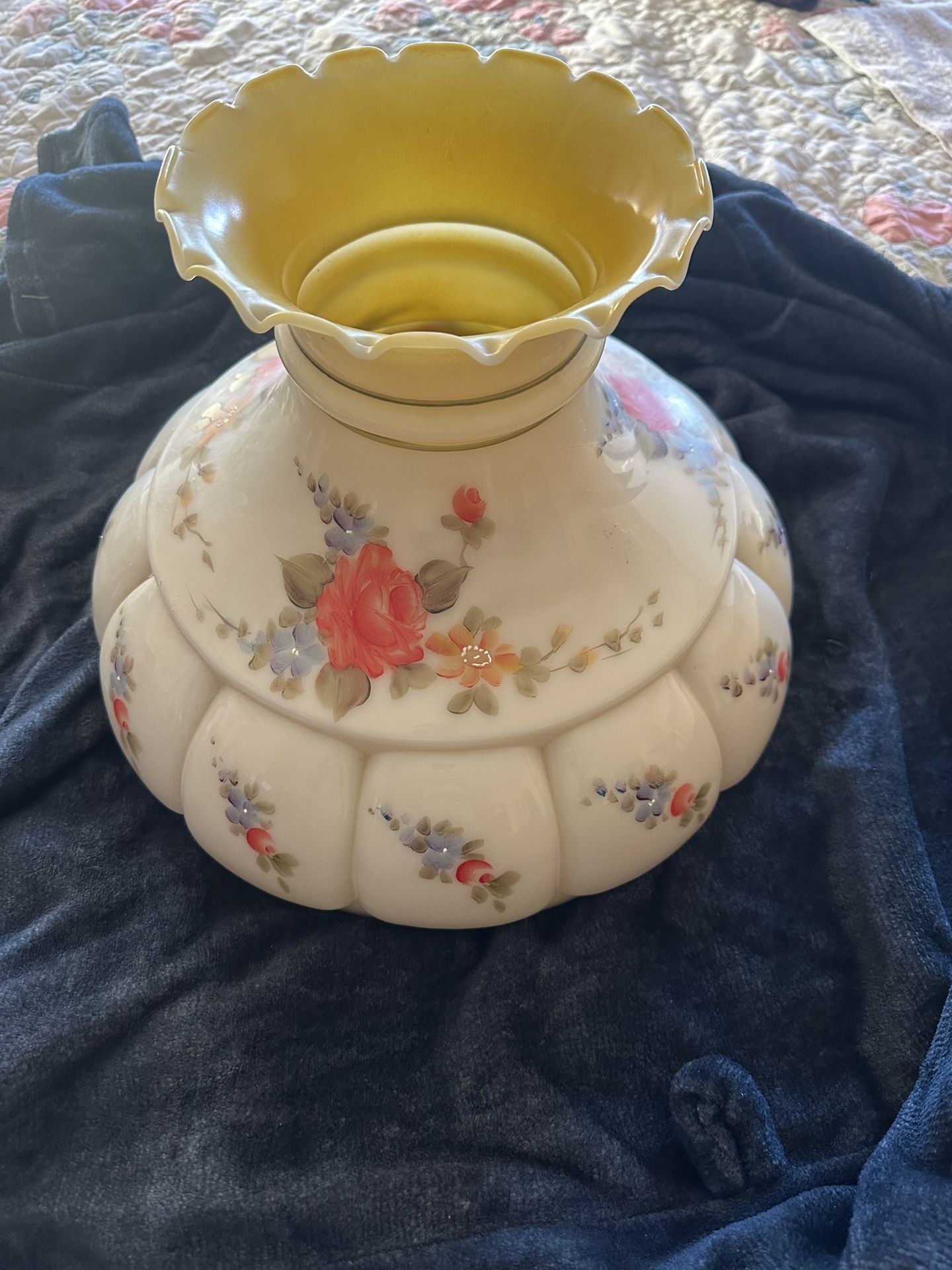 VINTAGE GLASS OR PORCELAIN LAMP SHADE