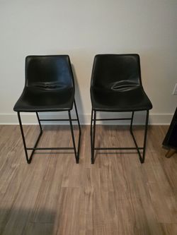 BLACK BARSTOOLS