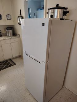 Single Person Refrigerator (CASH ONLY)