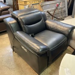 Black Recliner Couch 