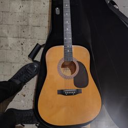 ACOUSTIC GUITAR MODEL #2