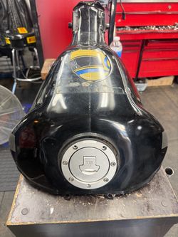 CBR1000 fuel tank 2004 Honda