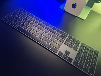 Apple Magic Keyboard with Numeric Keypad (US English) + FREE Magic Mouse | Like New | Read Descripti
