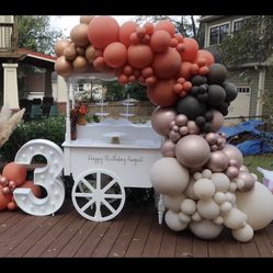 Balloon Arch’s Candy Apples 