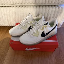 NEW IN BOX ! Nike AIR MAX 90 Size 10.5