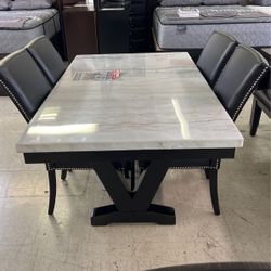 Finley 5pc Dining Set 