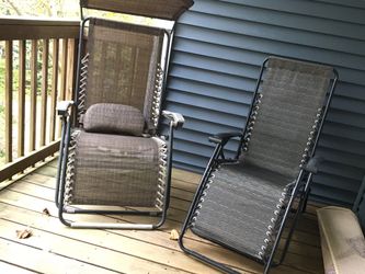 Gravity outdoor lounge chairs