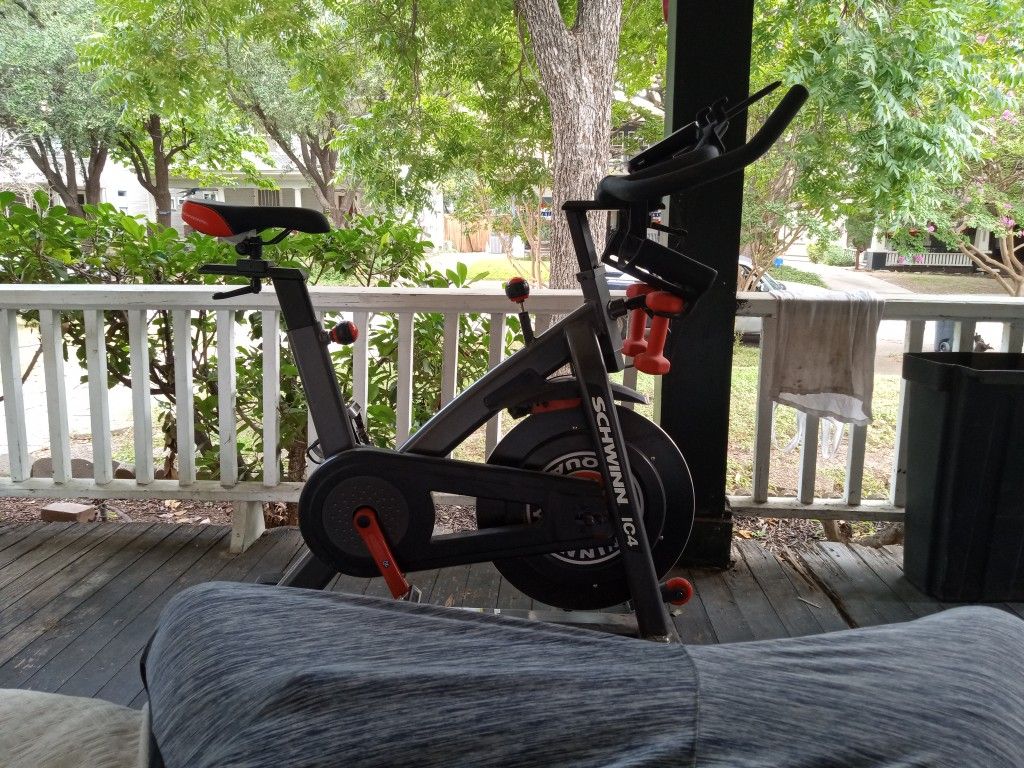 Schwinn IC4 Exercise Bike