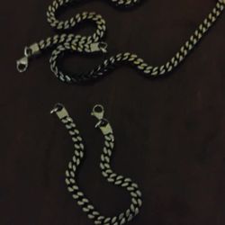Slive And Black  Necklace And Bracelet
