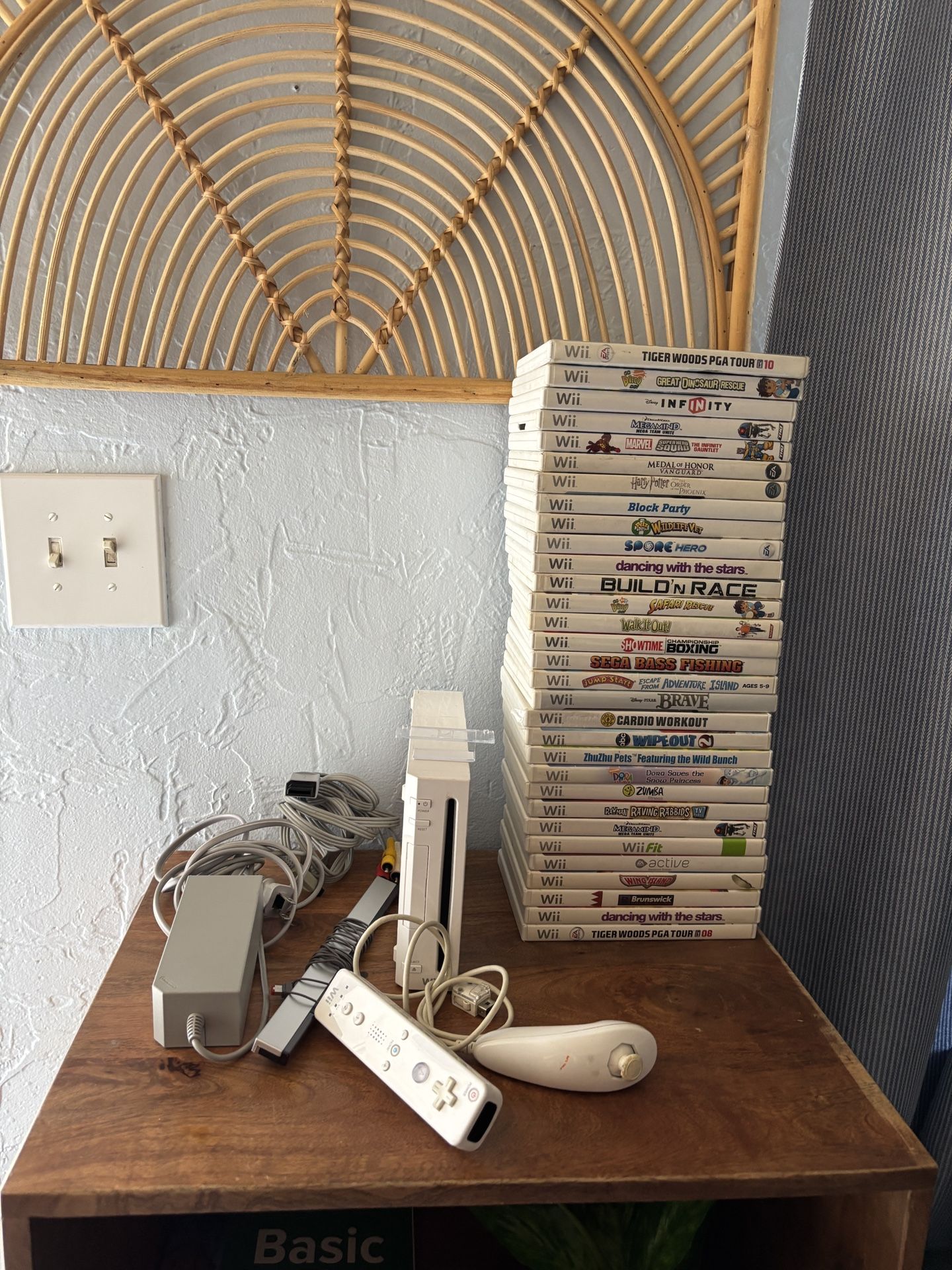 Nintendo Wii With 31 Games And Controller