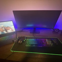 Alienware M18 Laptop, 32” Monitor, Pro Headset, Keyboard, Mouse. 