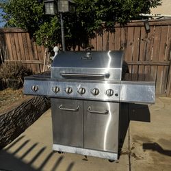 Dyna Glo 5 Burner Gas grill