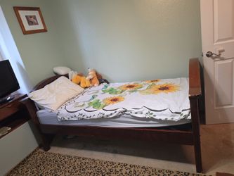 Twin/ Twin XL wood bed frame