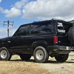 Ford Bronco 