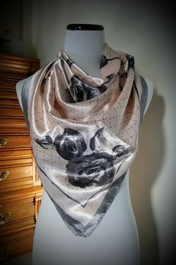 Elegant Design Scarf