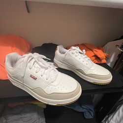 Tennis shoes Levy’s 9 1/2