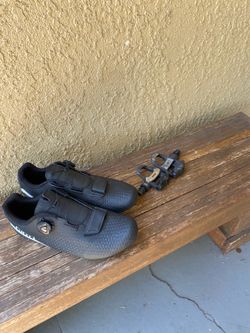 Road bike shoes and pedals
