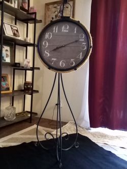 Beautiful Stand with removable clock