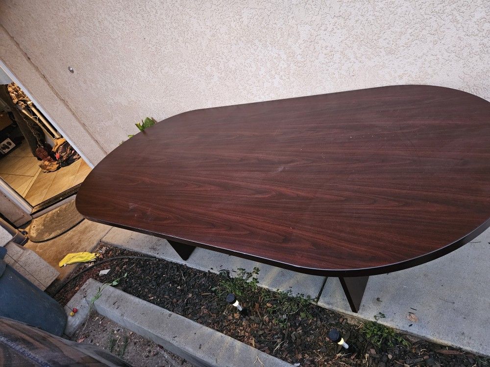 Beautiful 6 Feet Table